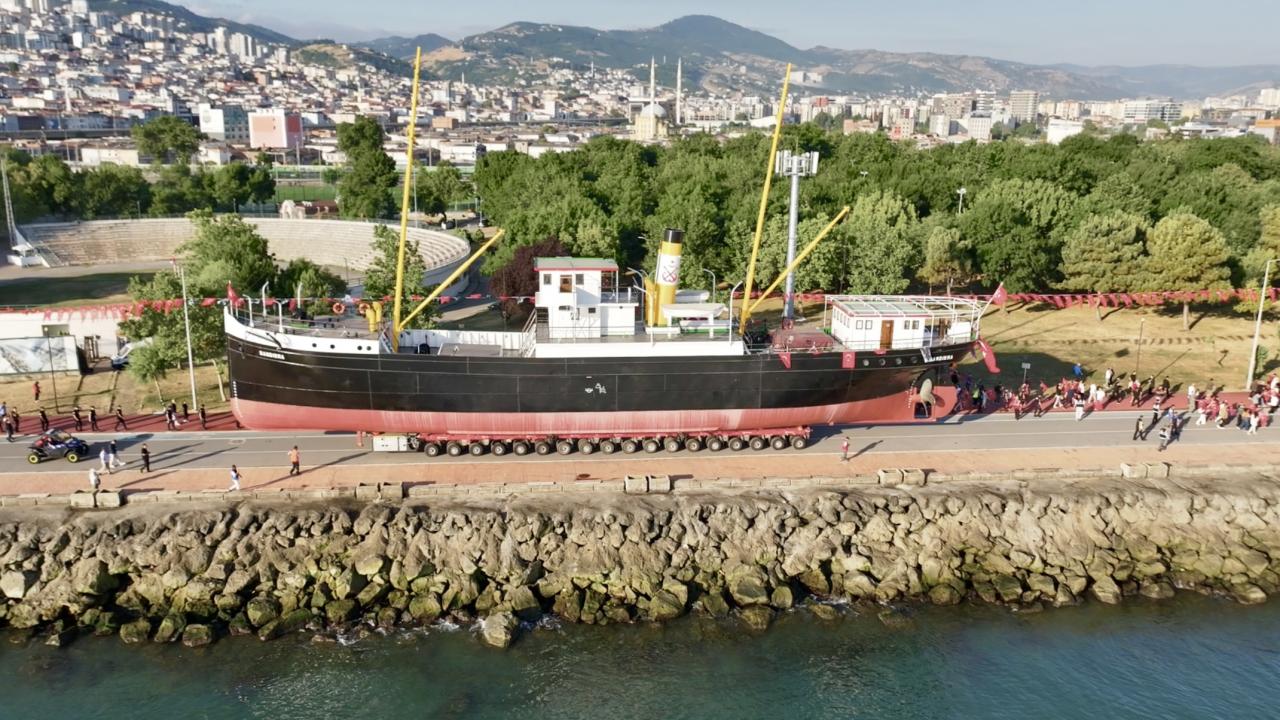 Samsun'da Tarihi Anlar: Dev Bandırma Gemisi Karadan Yürütüldü! 4