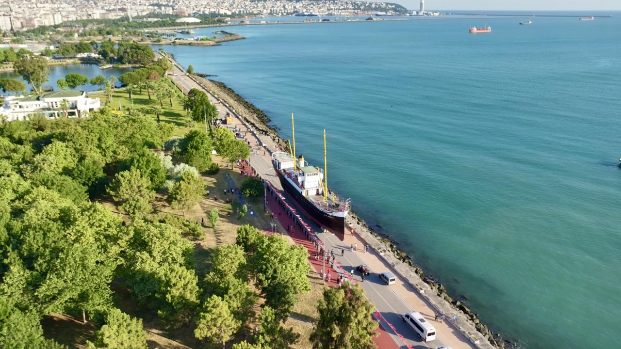 240 Tonluk Bandırma Gemisi Karadan Yürütüldü!