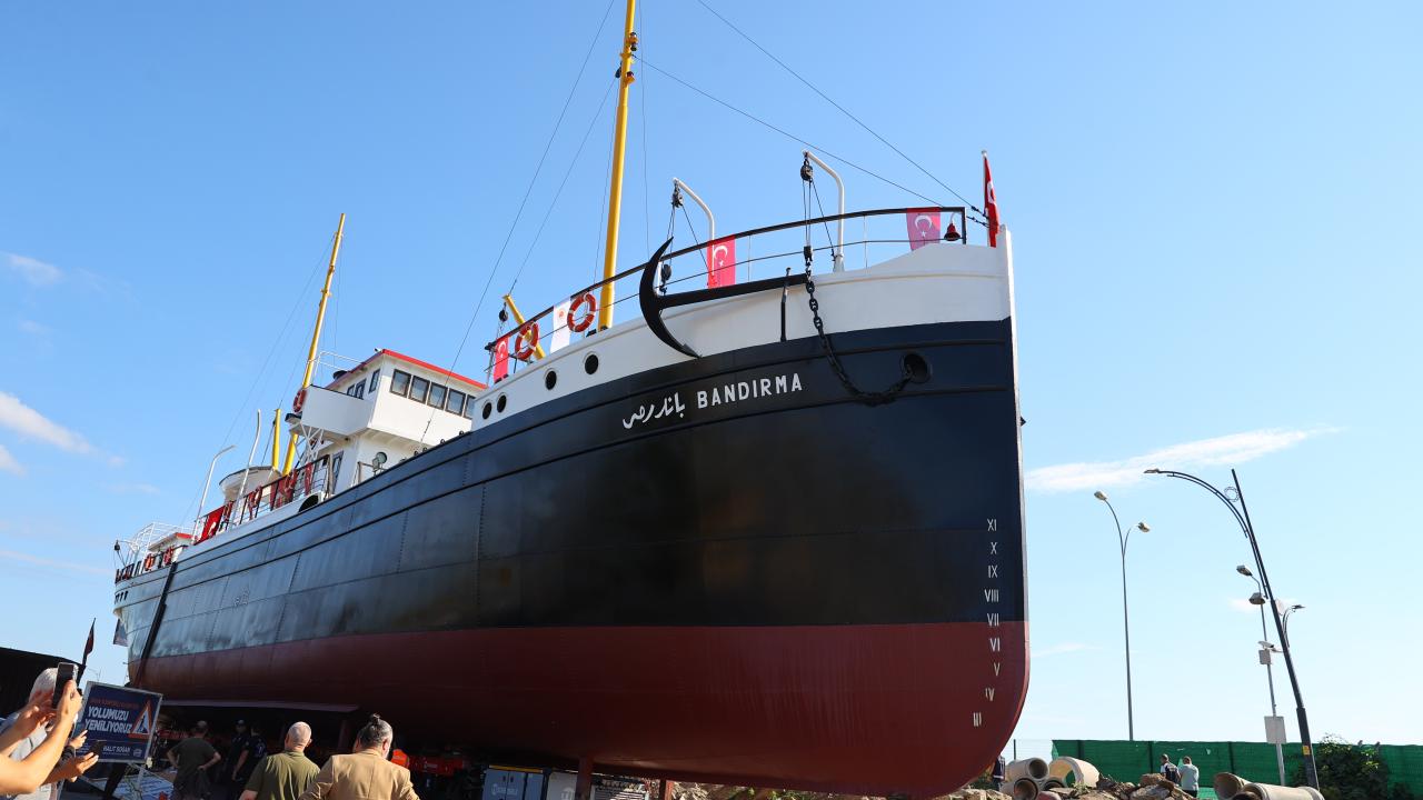 Samsun'da Tarihi Anlar: Dev Bandırma Gemisi Karadan Yürütüldü! 14