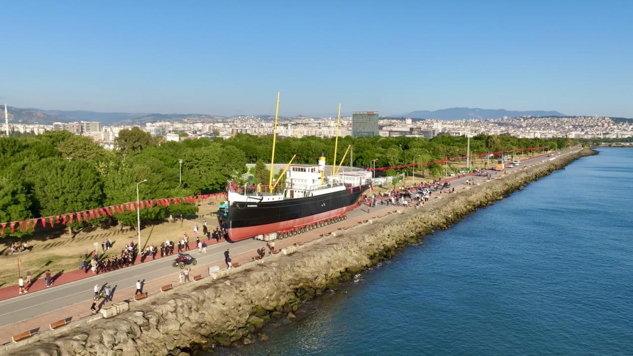 Samsun'da Tarihi Anlar: Dev Bandırma Gemisi Karadan Yürütüldü! 5