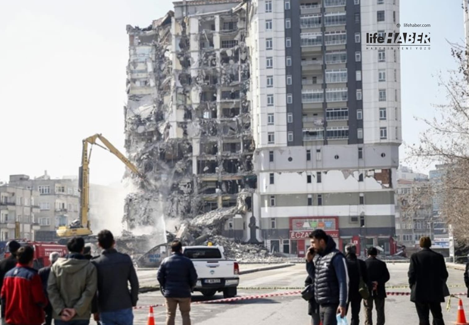 Depremden Etkilenen 6 İlde Bazı Yerleşim Yerleri Genel Hayata Etkili Afet Bölgesi Kabul Edildi