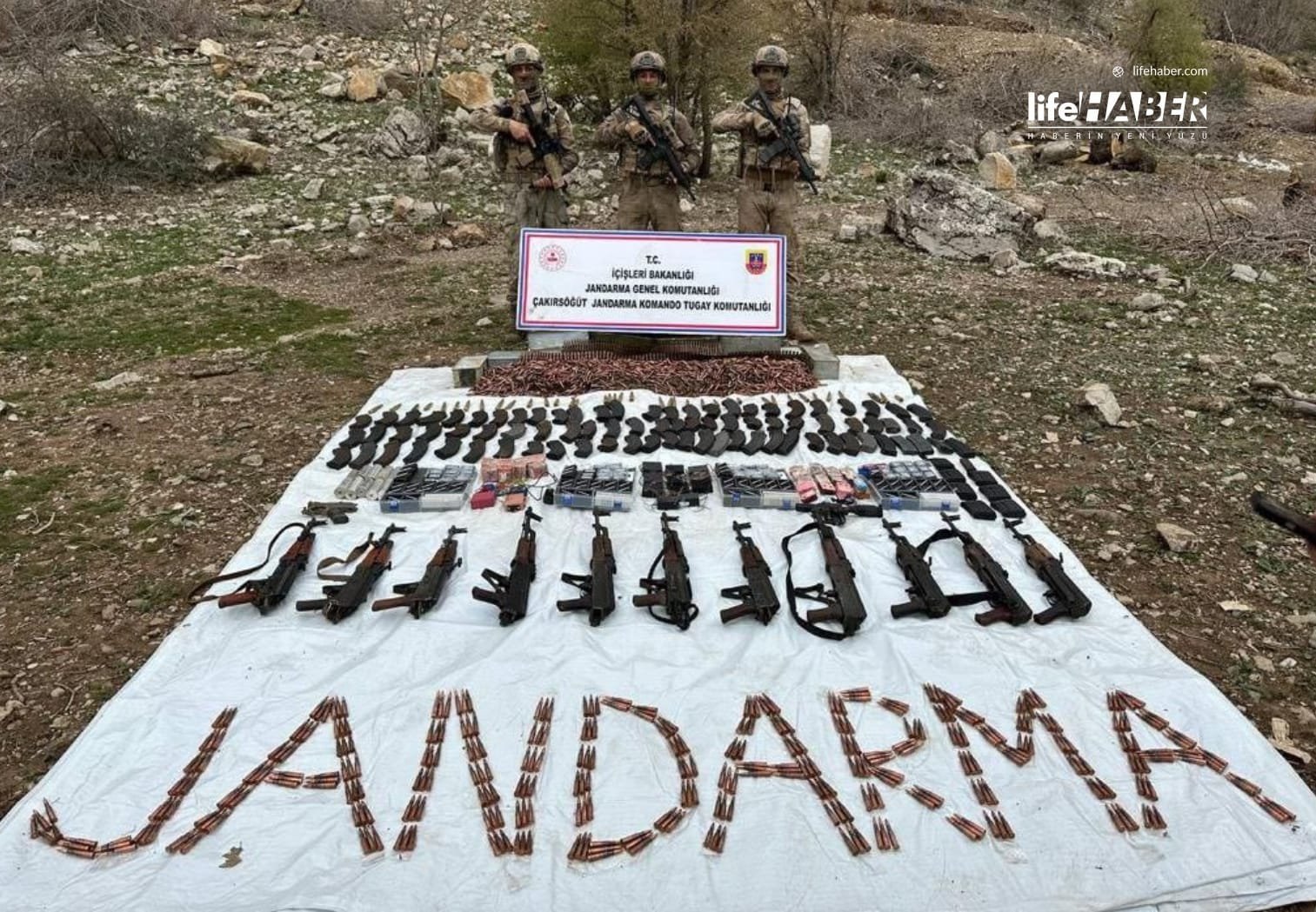 Terör Örgütüne Ait Silah Deposu Tespit Edildi