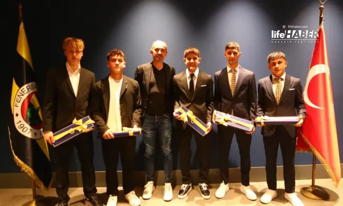 Fenerbahçe’den Geleceğe Yatırım: 5 Genç Oyuncu Profesyonel Oldu