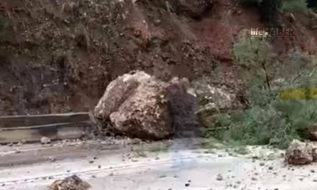 Ordu’da Heyelan Yolu Kapattı