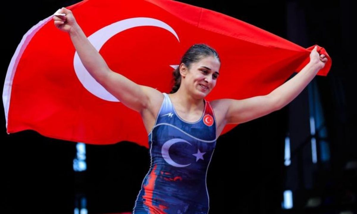 Avrupa’da İstiklal Marşı Rüzgarı: Milli Sporculardan Madalya Yağmuru!